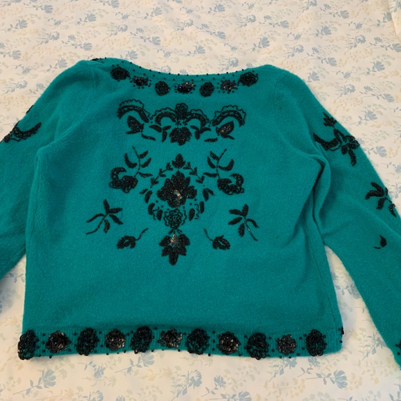 Ladies sweater - Picture 2 of 4